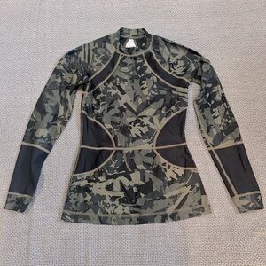 Surfer girls! Lululemon Suns Out Rash Guard
